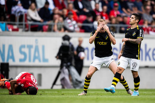 s Sebastian Larsson reagerar