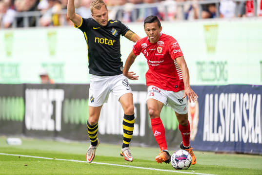s Sebastian Larsson och Kalmars Romario Pereira Sipiao
