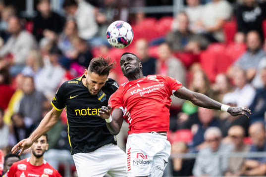 s Sotirios Papagiannopoulos och Kalmars Papa Diouf