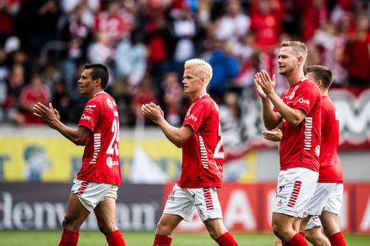 Kalmars spelare jublar