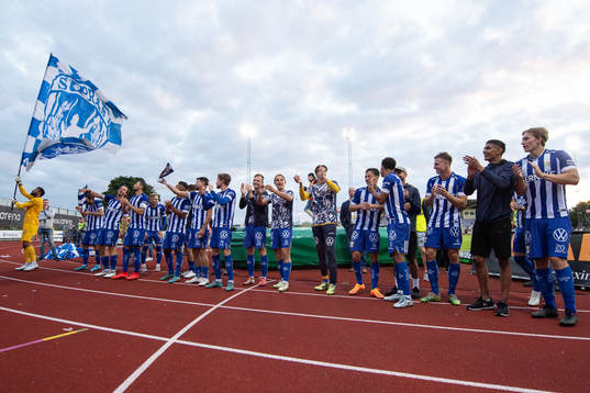 IFK Göteborgs spelare jublar