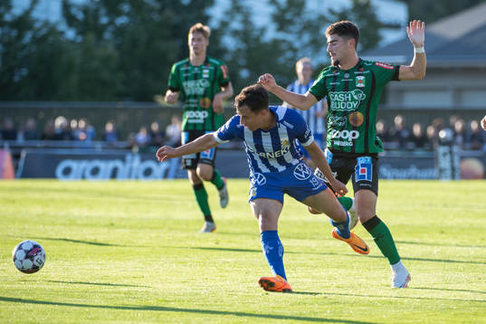 IFK Göteborgs Hussein Carneil och Varbergs Ismet Lushaku
