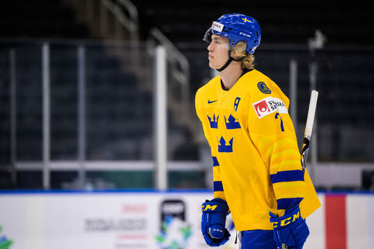 Simon Edvinsson of Sweden at warm-up