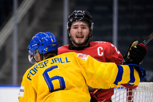Måns Forsfjäll of Sweden and Mason McTavish of Canada