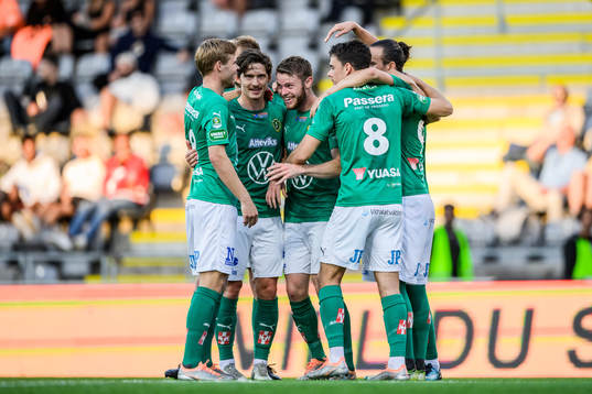 Jönköpings Södras Daniel Ljung jublar med lagkamrater