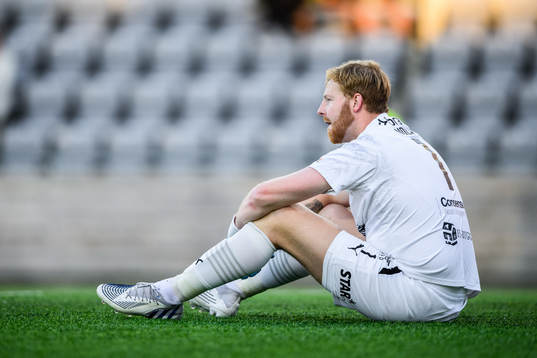 AFC Eskilstunas målvakt Nick Wolters deppar
