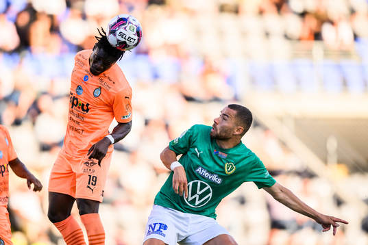 AFC Eskilstunas Emmanuel Agyeman Duah och Jönköpings