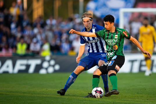 IFK Göteborgs Oscar Wendt och Varbergs Dion Krasniqi