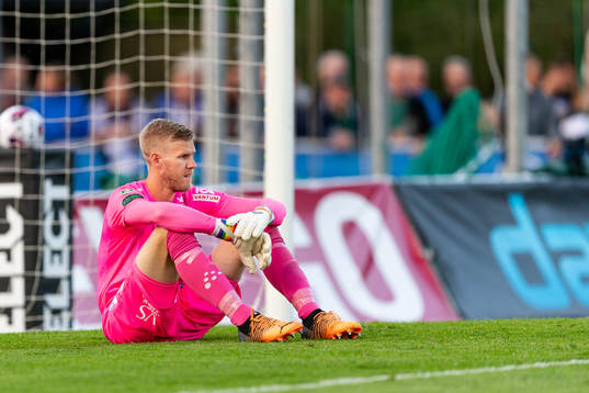 Varbergs målvakt Fredrik Andersson deppar