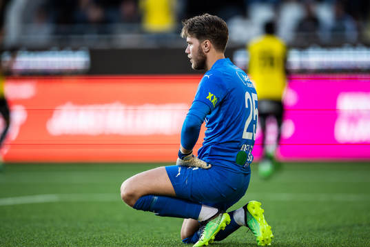 Helsingborgs målvakt Kalle Joelsson deppar