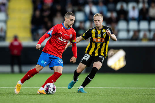 Helsingborgs Arian Kabashi och Häckens Tomas Olai Totland