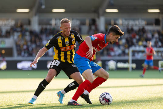 Helsingborgs Armin Gigovic och Häckens Mikkel Rygaard