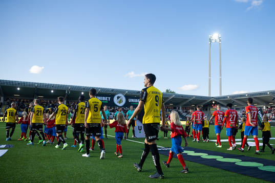 Häckens Alexander Jeremejeff på väg in till line up