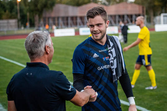 Ängelholms målvakt Robin Streifert jublar