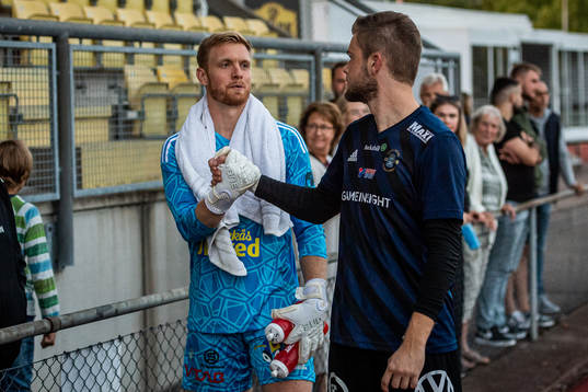 Falkenbergs målvakt Tim Erlandsson och Ängelholms