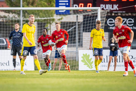 Falkenbergs spelare jublar