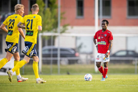 Falkenbergs Godwin Aguda deppar