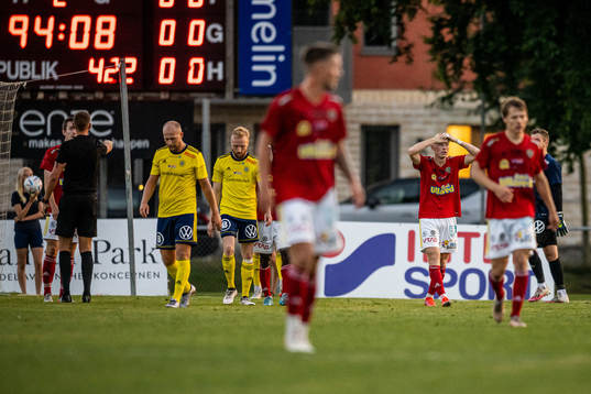 Ängelholms och Falkenbergs spelare deppar