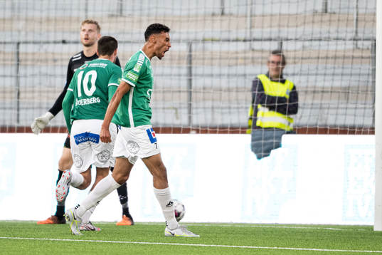 Brages Joakim Persson jublar