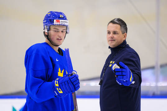 Oskar Olausson and head coach Tomas Montén of Sweden at a