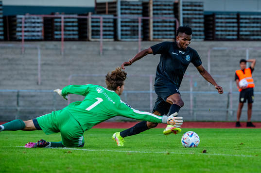 Lunds Abdramane Djitteye på väg att göra 0-3 på IFK