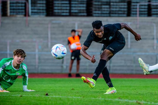 Lunds Abdramane Djitteye på väg att göra 0-3 på IFK