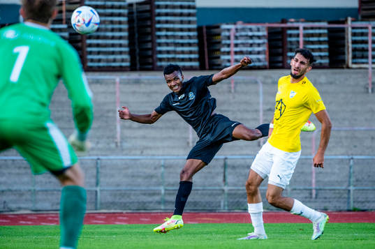Lunds Abdramane Djitteye mot IFK Malmös målvakt Melker