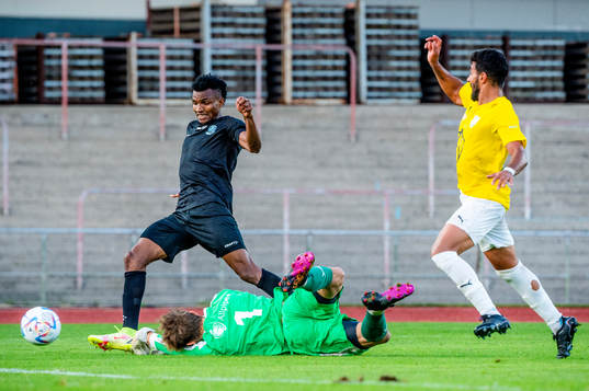 Lunds Abdramane Djitteye mot IFK Malmös målvakt Melker