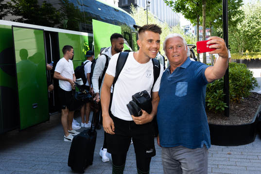 Bläddra bland fler bilder av Football, UEFA Europa League, Malmö FF, Team arrival to Luxembourg 
