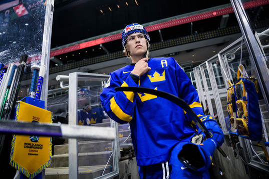Simon Edvinsson of Sweden at warm-up