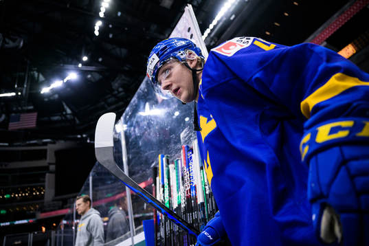 Emil Andrae of Sweden at warm-up