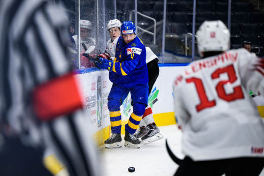 Simon Knak of Switzerland and Emil Andrae of Sweden