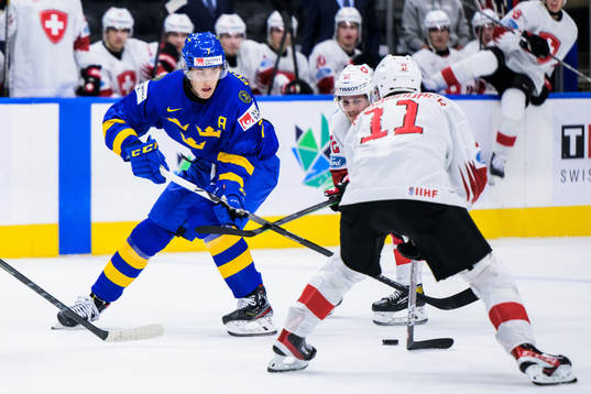 Simon Edvinsson of Sweden against Dario Allenspach and Arno