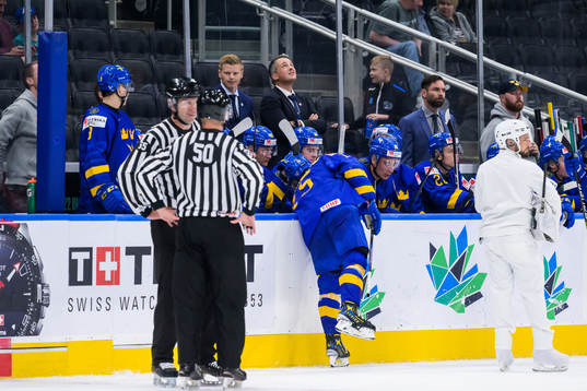 head coach Tomas Montén of Sweden reacts