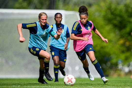Olivia Neander och Felicia Schröder
