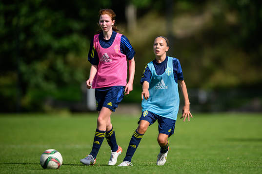 Estelle Raspe och Augusta Priks
