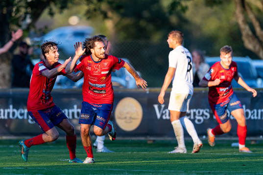 Tvååkers Rasmus Andersson jublar