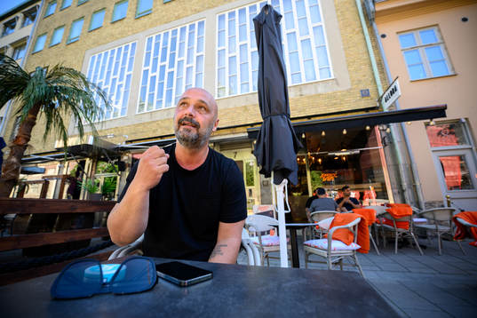 Utsiktens tränare Bosko Orovic blir intervjuad