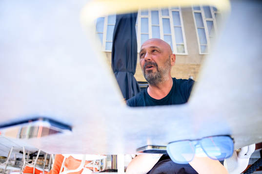 Utsiktens tränare Bosko Orovic blir intervjuad