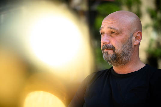 Utsiktens tränare Bosko Orovic blir intervjuad