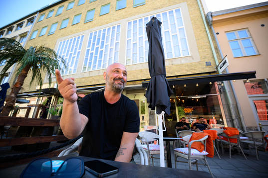 Utsiktens tränare Bosko Orovic blir intervjuad