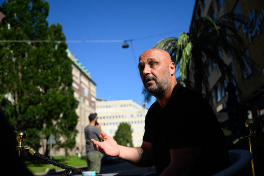 Utsiktens tränare Bosko Orovic blir intervjuad