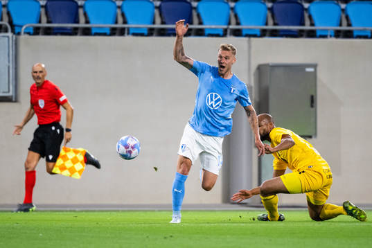 Felix Beijmo of Malmö and Ivan Englaro of Diddeleng