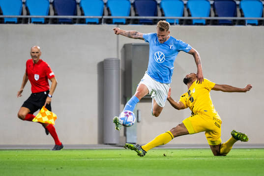 Felix Beijmo of Malmö and Ivan Englaro of Diddeleng