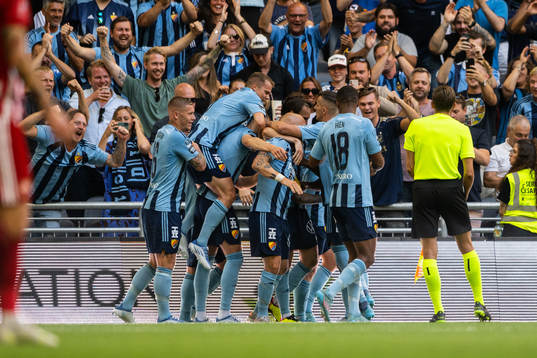 Joel Asoro of Djurgården celebrate