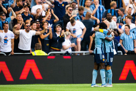 Joel Asoro of Djurgården celebrate