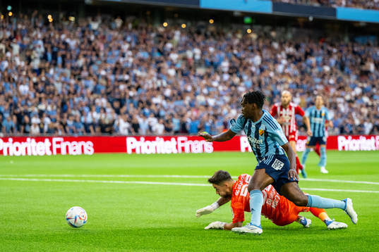 Goalkeeper Roland Niczuly of Sepsi and Joel Asoro of
