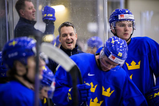 Head coach Tomas Montén of Sweden at a practice session