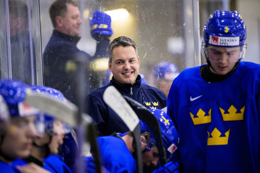 Head coach Tomas Montén of Sweden at a practice session