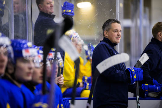 Head coach Tomas Montén of Sweden at a practice session
